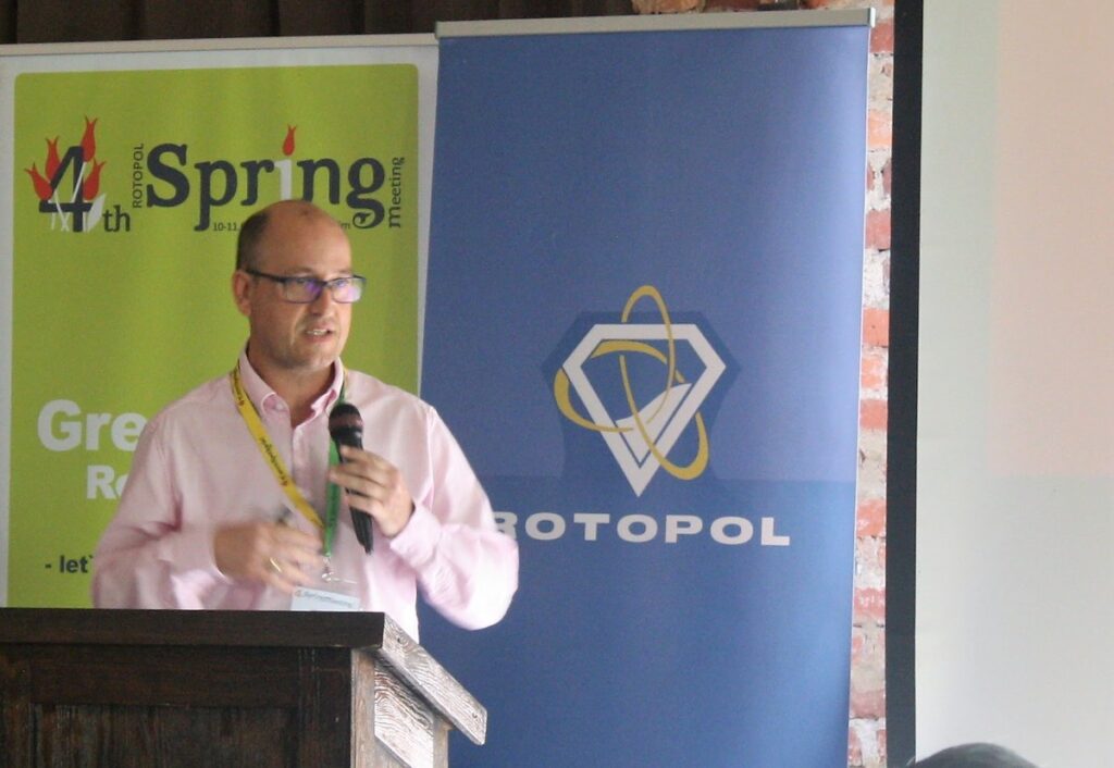 Fernando Palazón durante su ponencia sobre preparación de moldes y desmoldeantes en el 4th Spring Meeting de ROTOPOL, Polonia, mayo de 2018